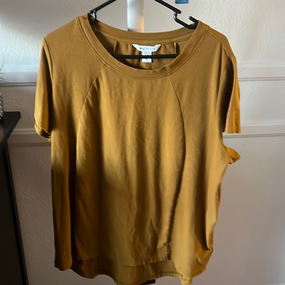 Athleta tee